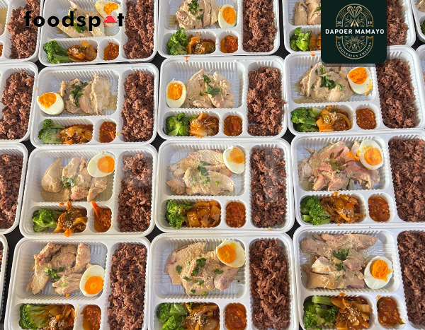 Scallion Chicken with Red Rice and Eggs